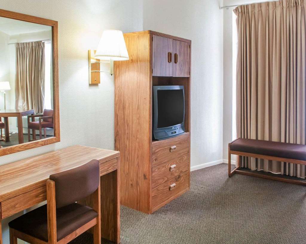 Rodeway Inn Whites City Room photo